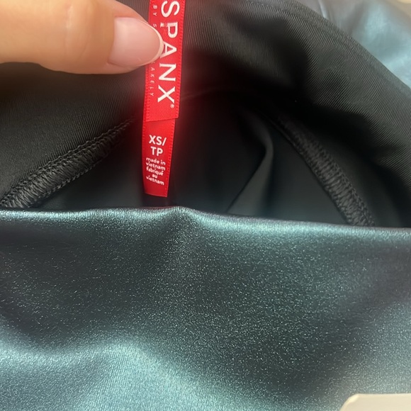 E1 Spanx Faux Leather Liquid Leggings In color Oilslick SZ XS - Picture 8 of 8